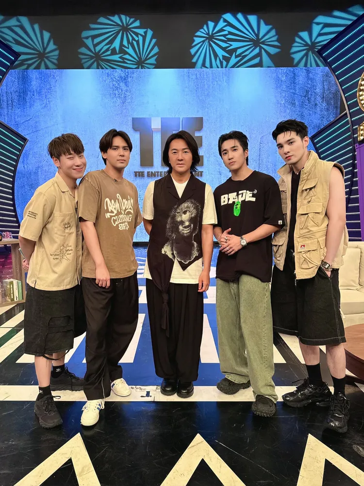 鄭伊健（中）演唱會邀來五堅情擔任嘉賓。圖／八大提供