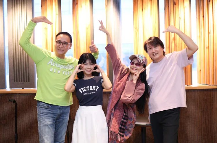 于台煙、周治平等人一同練團。寬宏藝術提供