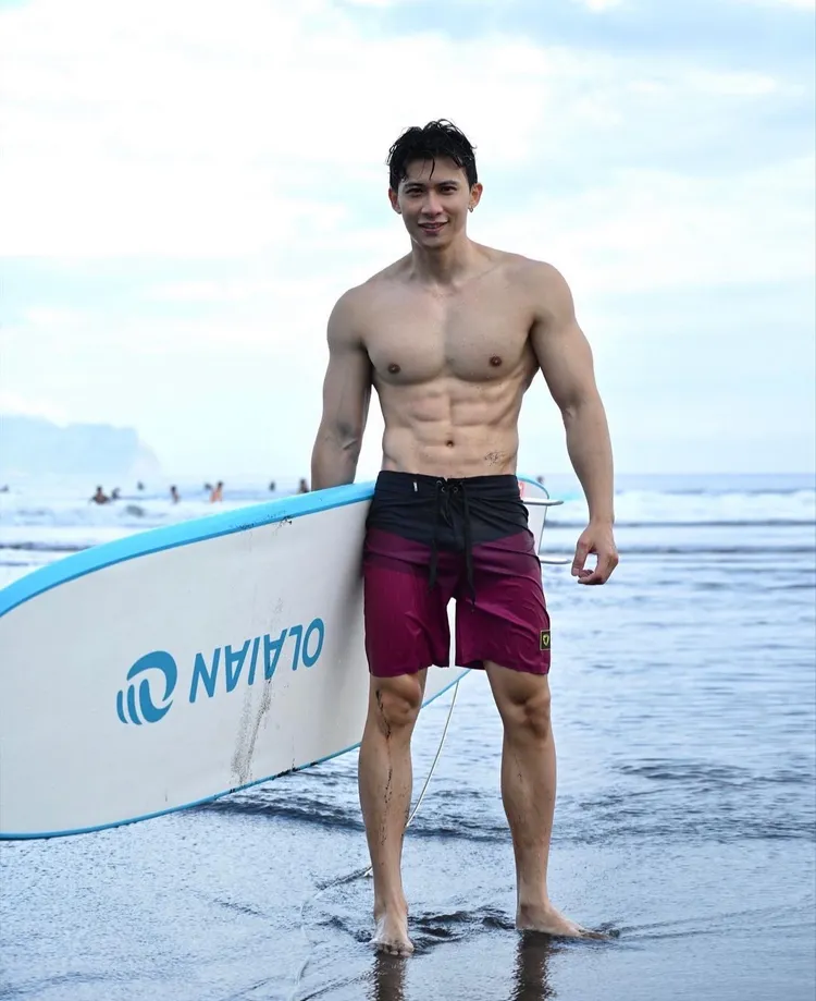 健體男團Eros的Rock擁有驚人八塊肌。圖／Eros Rock提供