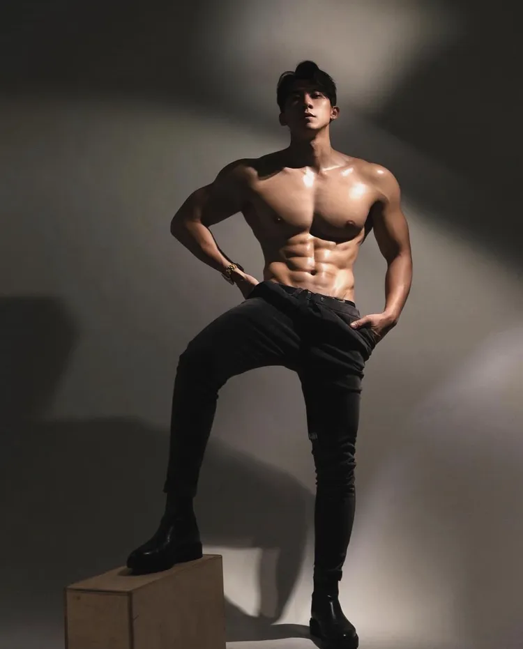 健體男團Eros的Rock因神似中華隊最帥隊長陳傑憲而爆紅。圖／Eros Rock提供