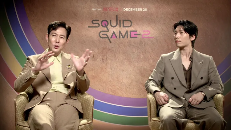 李政宰（左）聊到與孔劉對戲，稱讚他很幽默。Netflix提供