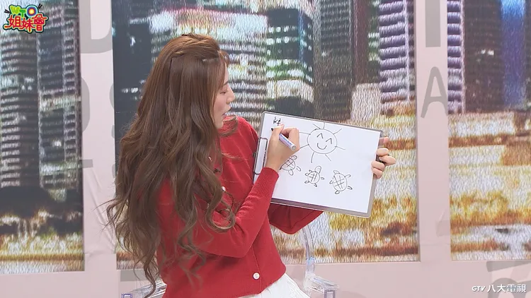 解婕翎拍寫真都遇下雨。八大提供