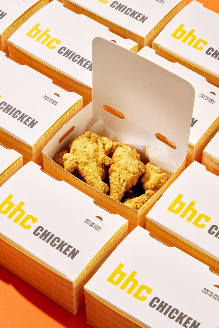 主打商品星星炸雞，鹹甜的滋味在口中迸發。業者提供