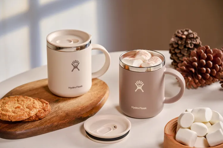 莫蘭迪色系馬克杯兩入組打造暖心時刻 。業者提供