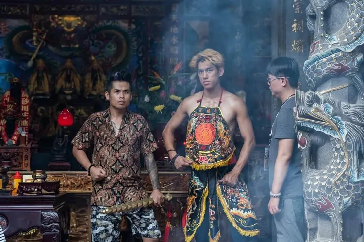 朱軒洋（中）傳被換角但製作方否認。翻攝自《女外科》臉書