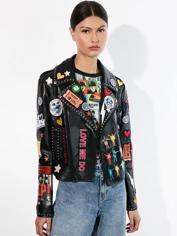 alice + olivia X披頭四Cody補釘純素皮革外套，5萬7500元。品牌提供