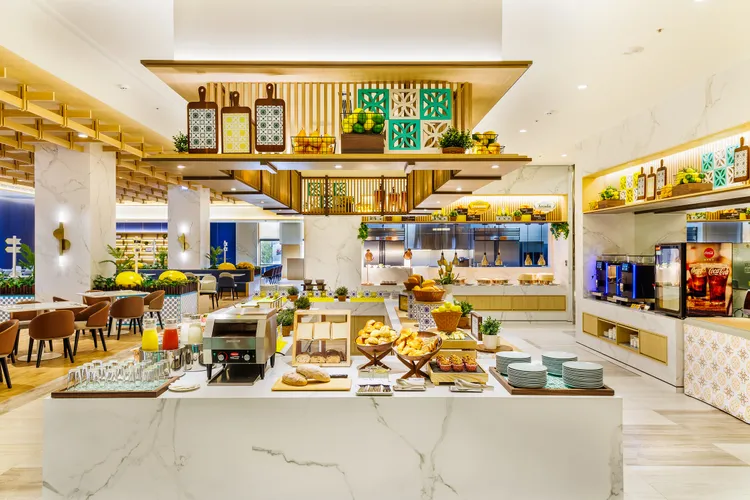 嘉義福容voco酒店田園西餐廳四人同行一人免費。業者提供