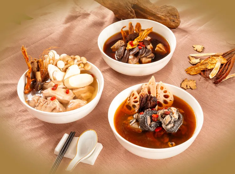 福容桃園機捷A8店即日起福粵樓「養生煲湯」推出三款風味濃郁的冬日時令溫補湯飲。業者提供
