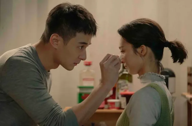 張軒睿（左）與韓寧探討「愛無能」情感議題。東森電視、良人行提供