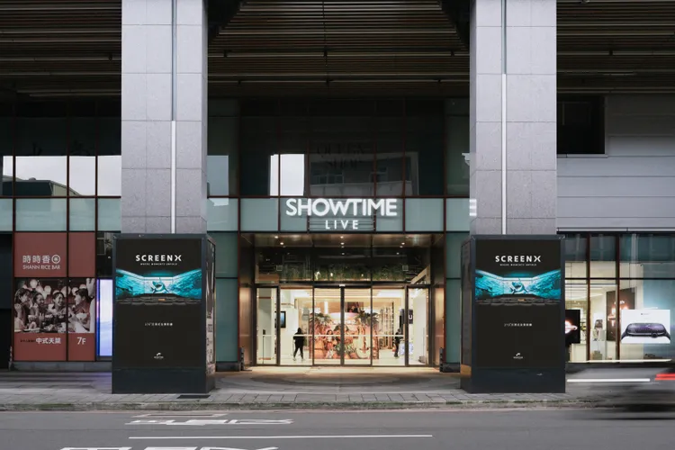 全台第6座「ScreenX」影廳今（21日）起進駐新北樹林。秀泰影城提供