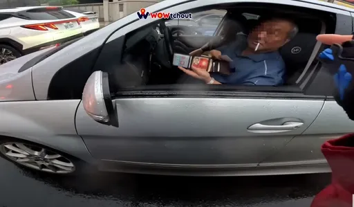 賓士車駕駛狂按喇叭被嗆聲竟秀「國安局」證件　警：已涉3違規