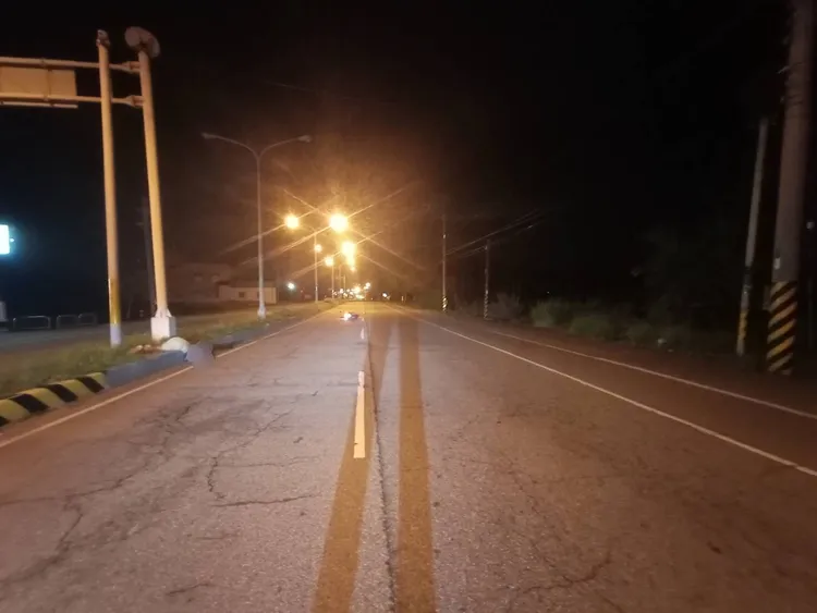 彭姓男大生疑疲勞駕駛自撞分隔身亡。民眾提供