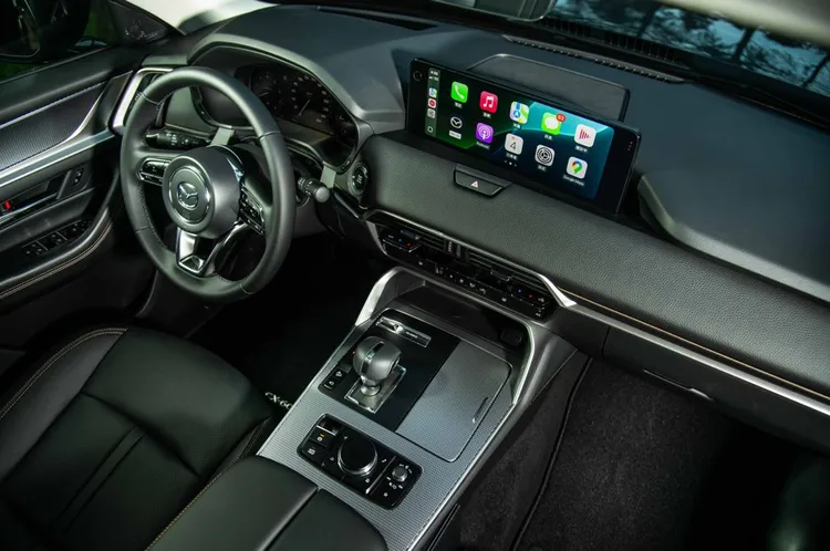 車艙配置12.3吋全數位多功能儀錶與12.3吋中央資訊顯示幕的雙大型顯示幕。業者提供