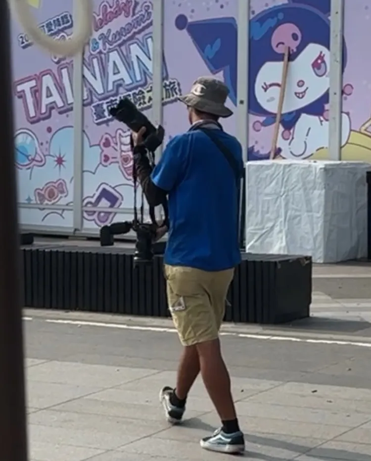 「諾亞亞」將遇到「怪怪攝影師」的經驗PO網，許多網友回應「根本慣犯」。「諾亞亞」提供