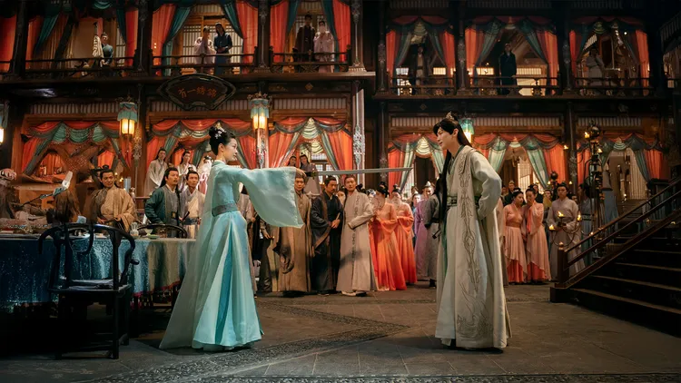 宋軼（左）成彪悍人妻，提刀馴夫嚇壞白敬亭。中天娛樂台提供