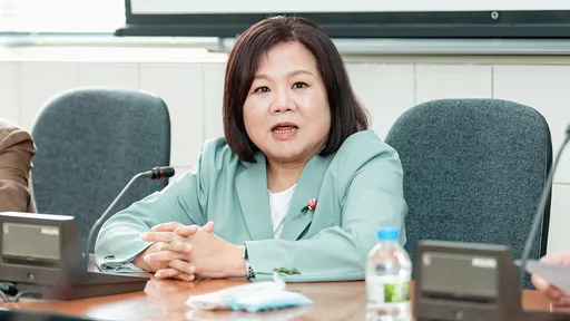 谢宜容被爆「3人宠出来的」 许铭春反击:别拿一条生命 党同伐异