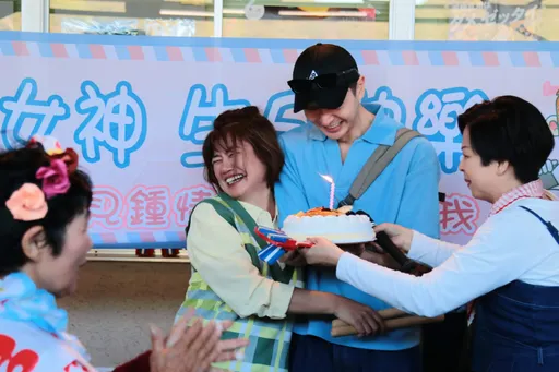 張軒睿秘密現身日本高知慶生 嚴藝文對「神秘大禮」表示非常滿意