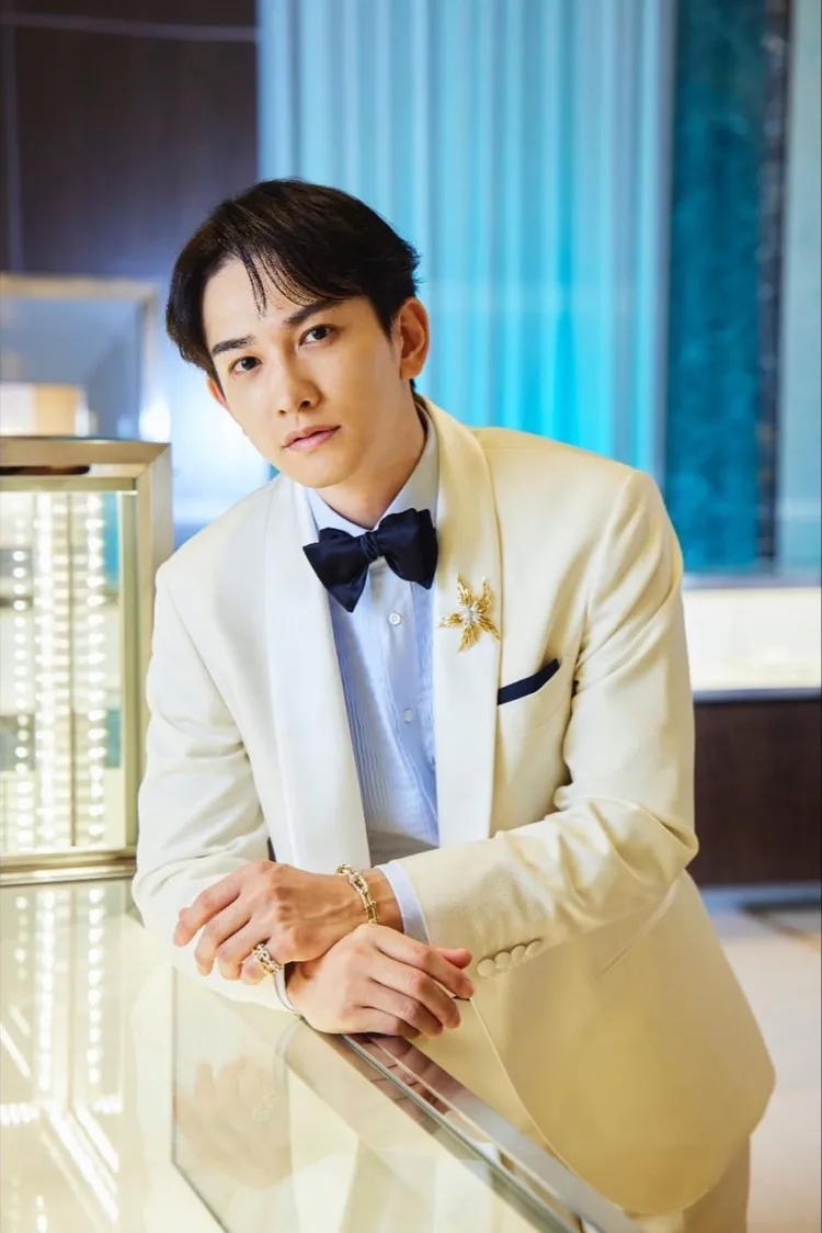 町田啓太頂著短髮新造型出席珠寶品牌活動，宛如白馬王子。翻攝町田啓太IG