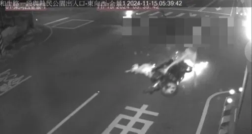 屏東6旬男走斑馬線慘遭重機撞飛殞命 誰闖紅燈警方釐清中