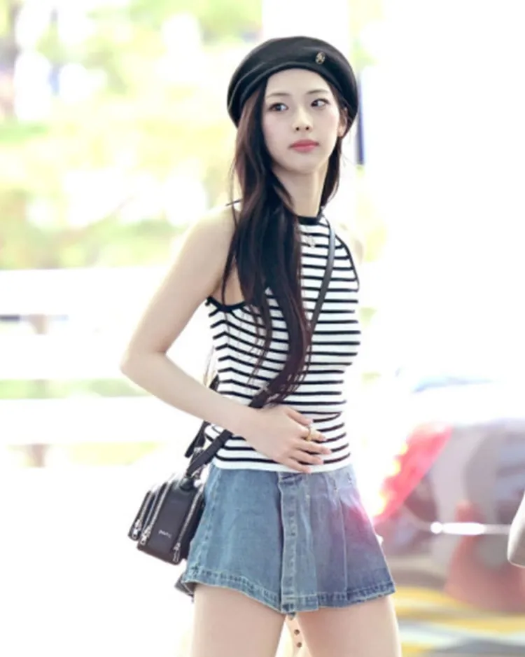 Babymonster成員RUKA搭配Marithé Francois Girbaud貝雷帽。品牌提供