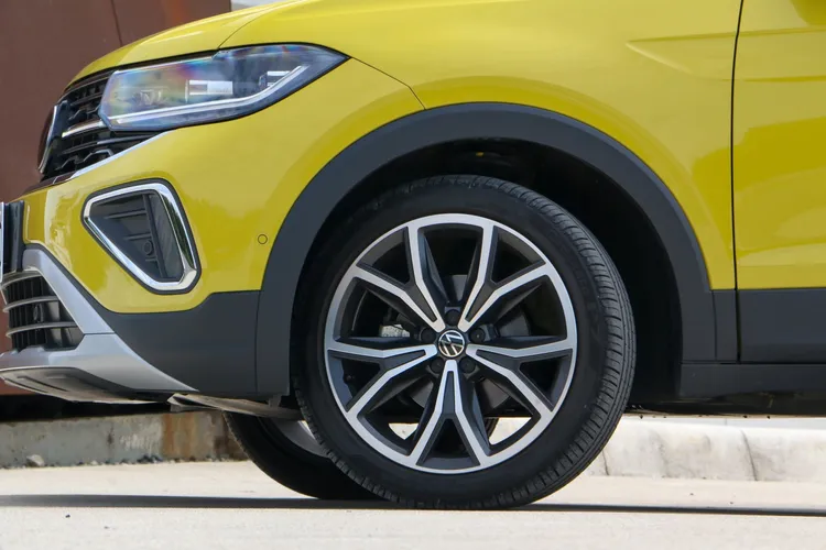 頂規230 TSI Style Design配備專屬的18吋Koeln雙色輪圈。林浩昇攝