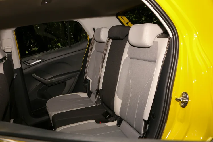 後座空間在2551mm軸距的基礎下，標準身高成人乘坐也不會覺得彆扭，小家庭通勤出遊也是綽綽有餘。林浩昇攝