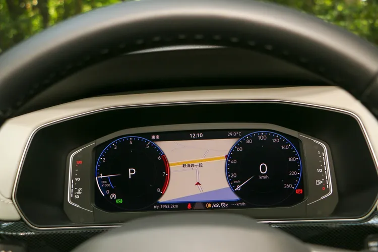 10.25吋的數位儀表板，是230 TSI Style Design的專屬配備，具備多種顯示模式切換。林浩昇攝