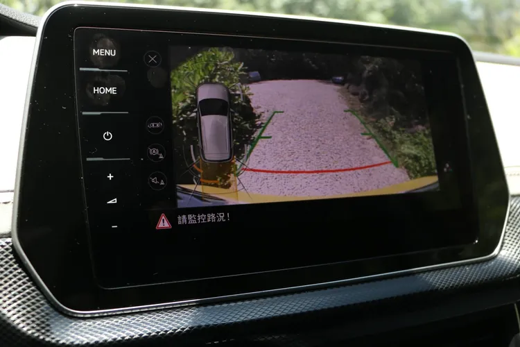 9.2吋的MIB 3資訊娛樂觸控螢幕整合了包含倒車顯影、無線Appla CarPlay、Beats環繞音響系統等功能。林浩昇攝