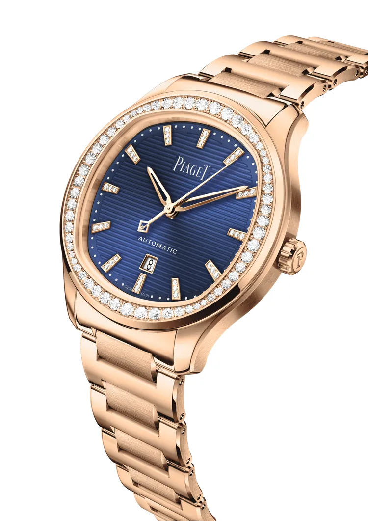 PIAGET Polo系列18K 玫瑰金36毫米夜藍色鑽石自動上鍊腕錶，18K玫瑰金錶殼，夜藍色璣刻橫向雕飾面盤，伯爵自製500P1自動上鍊機芯，動力儲存40小時，175萬元。品牌提供