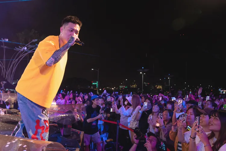 蕭秉治帶著新歌與高雄粉絲同歡。圖／相信音樂提供
