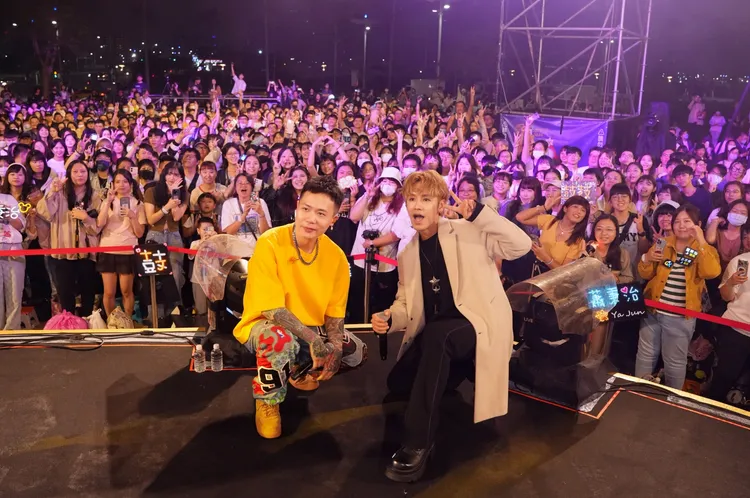 GX日前受邀參加高雄耶誕節點燈活動，吸引千名粉絲同歡。圖／相信音樂提供