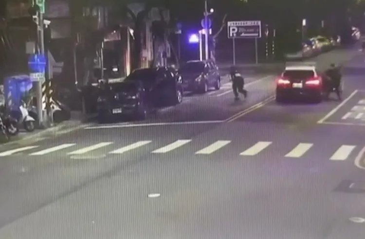 警網趕到，追緝嫌犯。桃園警分局提供