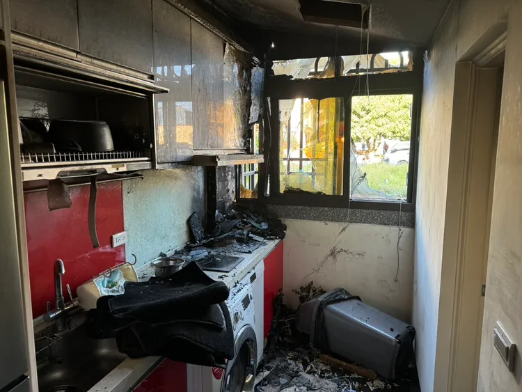 金門金寧一處出租公寓昨發生火警，受困火場的貓咪哀嚎引起注意，民眾趕緊報案，所幸無傷亡。圖／民眾提供