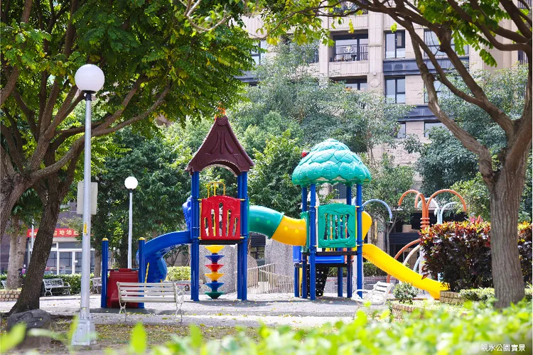 緊鄰親水公園、淡水河畔公園，非常適合家長帶寶貝就近放電