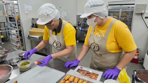 慶聖誕!喜憨兒推多款應景商品 消費滿額加贈韓團BTS公仔