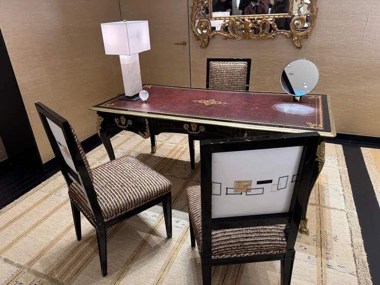 法國攝政時期長桌。品牌提供