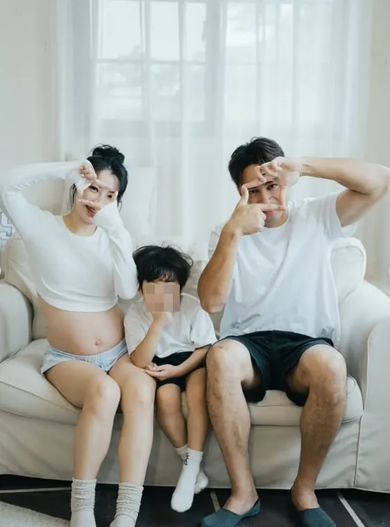 潘傑楷上月迎來二胎女兒，一家四口幸福甜蜜。翻攝潘傑楷老婆IG