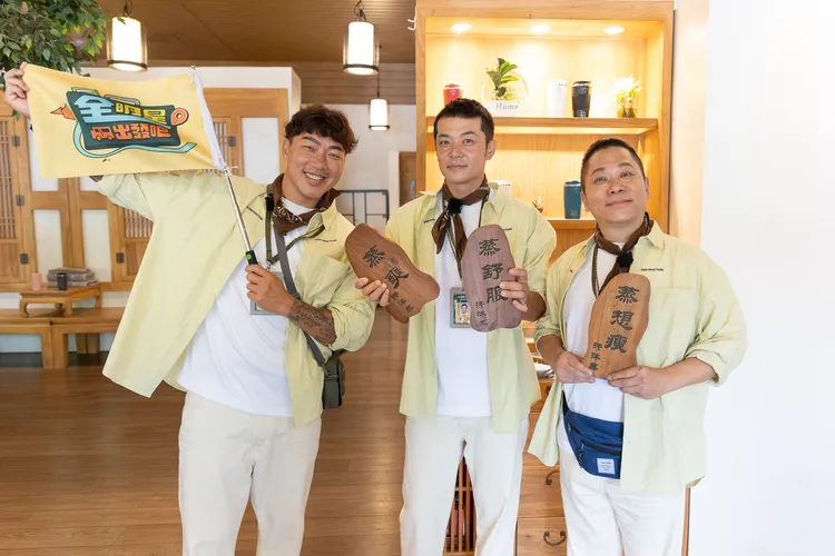 《全明星出發吧!》右起卜學亮、姚元浩、郭泓志3位菜鳥領隊組旅行團。好看娛樂提供