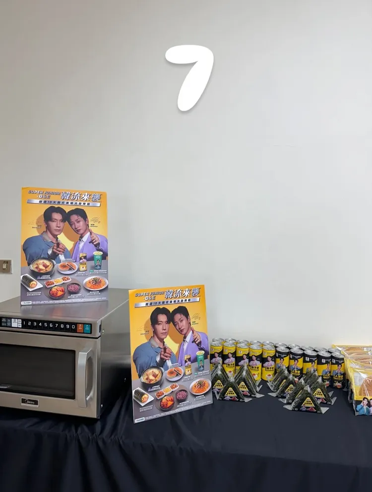 東海今分享演唱會後台照片，擺滿他們代言的食物。翻攝東海IG