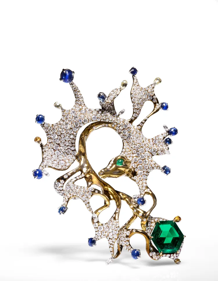 2011 Black Label Masterpiece XVIII 大師系列「瘋狂的鹿胸針 」。品牌提供