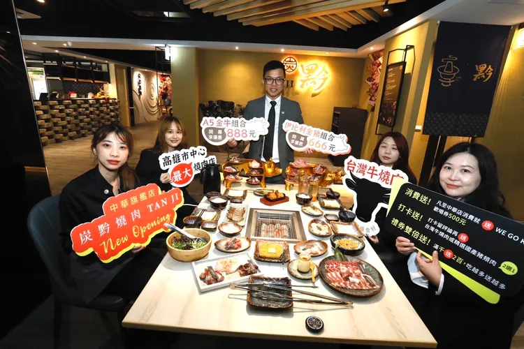 「炭黔燒肉」中華店開幕，並推出888及666金牛金豬雙人組合特惠。葉家銘攝