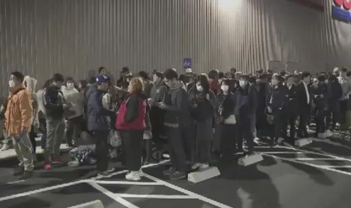 3天前就排隊！好市多分店開幕又擠爆　提前開放摸黑入場