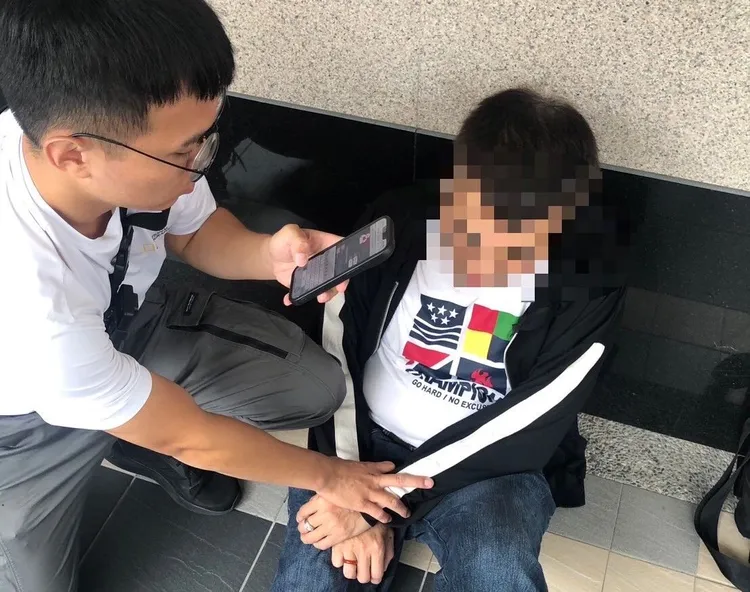 孔嫌拒檢逃逸，造成2警受傷，不到半小時就被逮捕。翻攝畫面