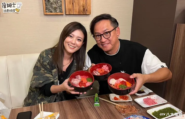 詹姆士（右）、卓文萱到日本山形縣出外景。八大提供