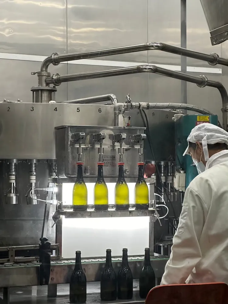 裝瓶檢測中。業者提供