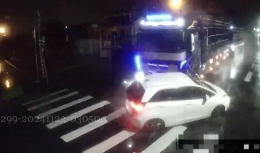 宜蘭3死2重傷車禍！聯結車攔腰直撞轎車　驚悚撞擊瞬間曝光