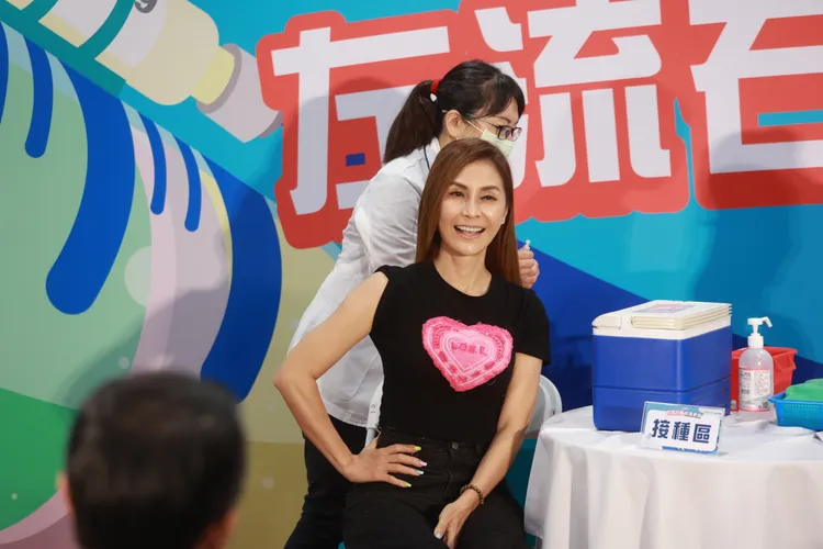 藝人梁佑南因照顧母親經常出入醫護場所，每年皆會接種疫苗。疾管署提供
