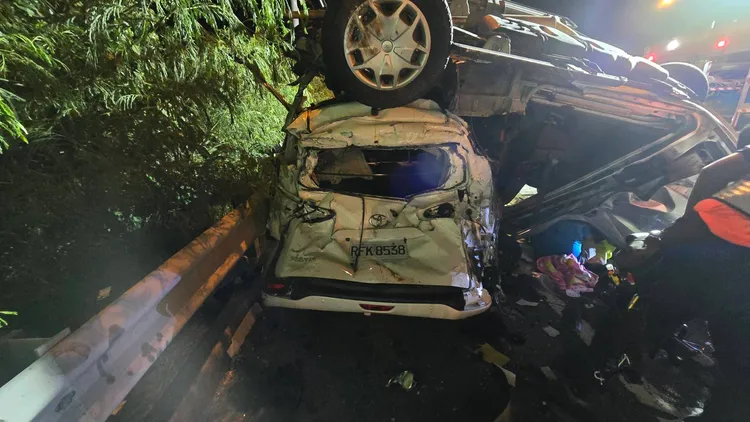 國道中山高北上新營段晚間發生8車追撞事故。民眾提供