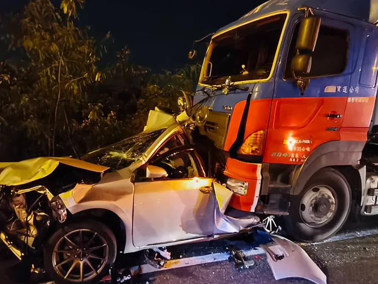 現場一片狼藉，造成8人受傷。民眾提供