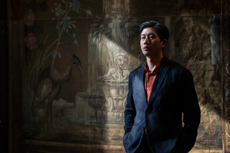 莫子儀飾演身份神秘的男子莫子凡。本地風光提供